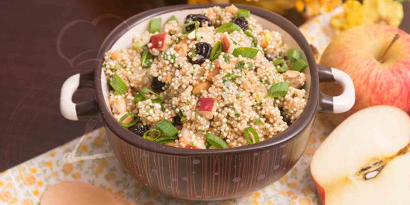 SALADA DELICIOSA DE QUINOA COM MAÇÃ 
