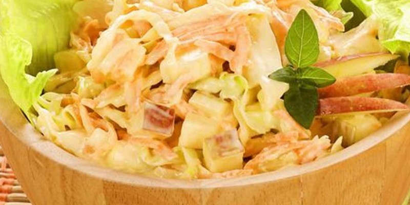 SALADA DE MAÇÃ, CENOURA E REPOLHO