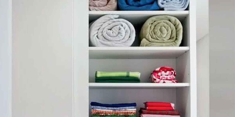 DICAS PARA ORGANIZAR SEU GUARDA-ROUPA