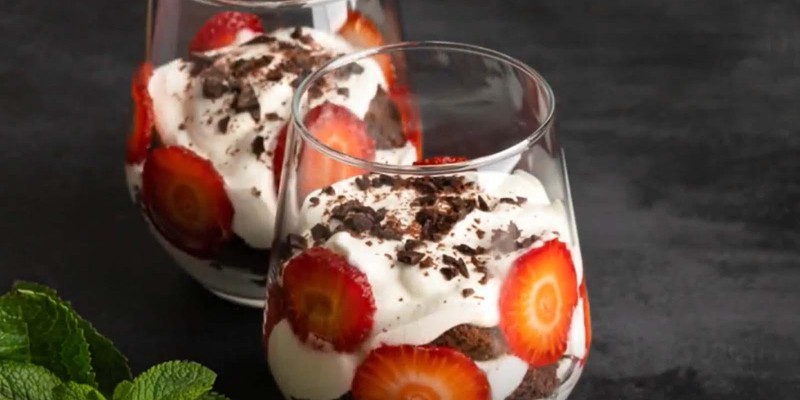 PAVÊ DE MORANGO COM CHOCOLATE