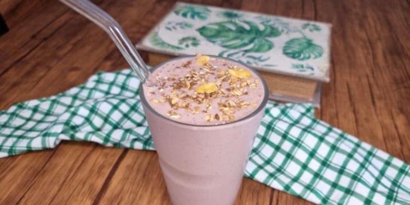 MILK-SHAKE DE AÇAÍ COM BANANA