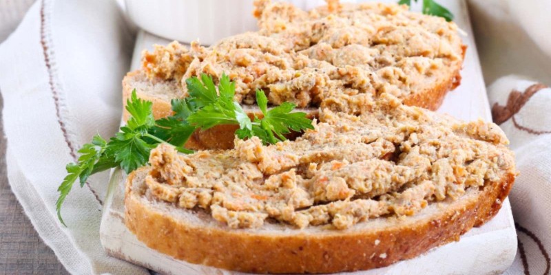 SANDUÍCHE DE FRANGO DESFIADO