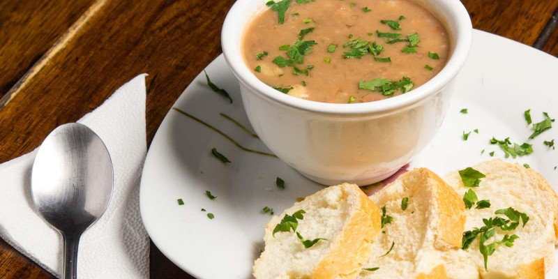 Caldinho de Feijão com Linguiça