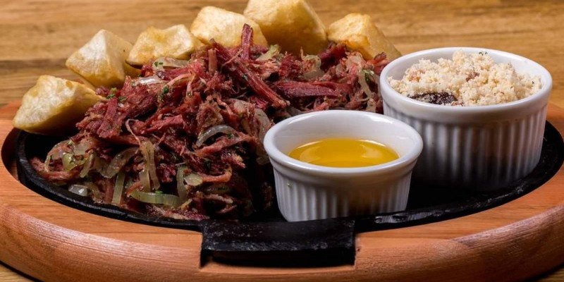 Jerked com Mandioca Frita