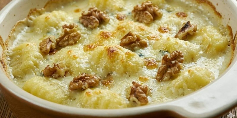 Nhoque de Batata Gratinado ao Molho de Gorgonzola e Nozes
