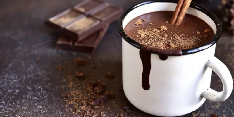Choconhaque Junino (Chocolate Quente com Conhaque)