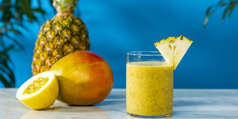 Suco Tropical Refrescante de Abacaxi, Manga e Maracujá