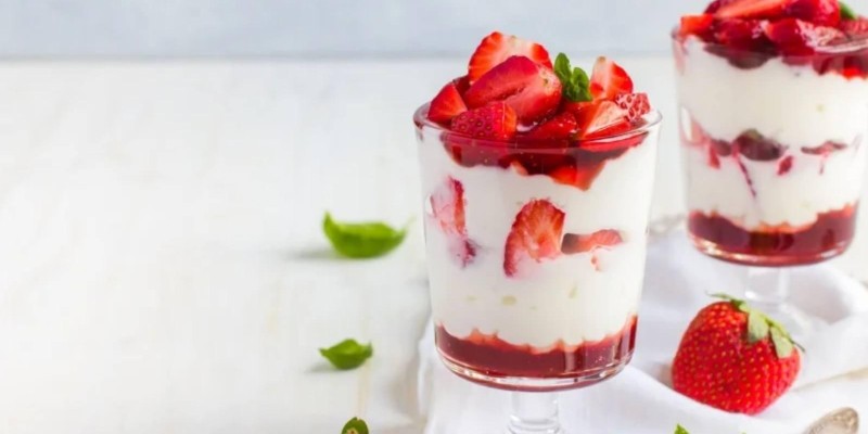 Taça Gelada de Morango com Creme de Baunilha