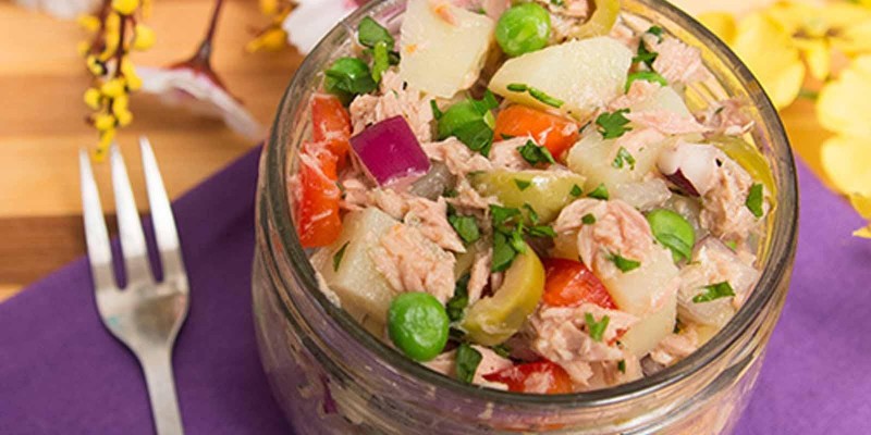 SALADA DELICIOSA DE BATATA COM ATUM SALADA DELICIOSA DE BATATA COM ATUM