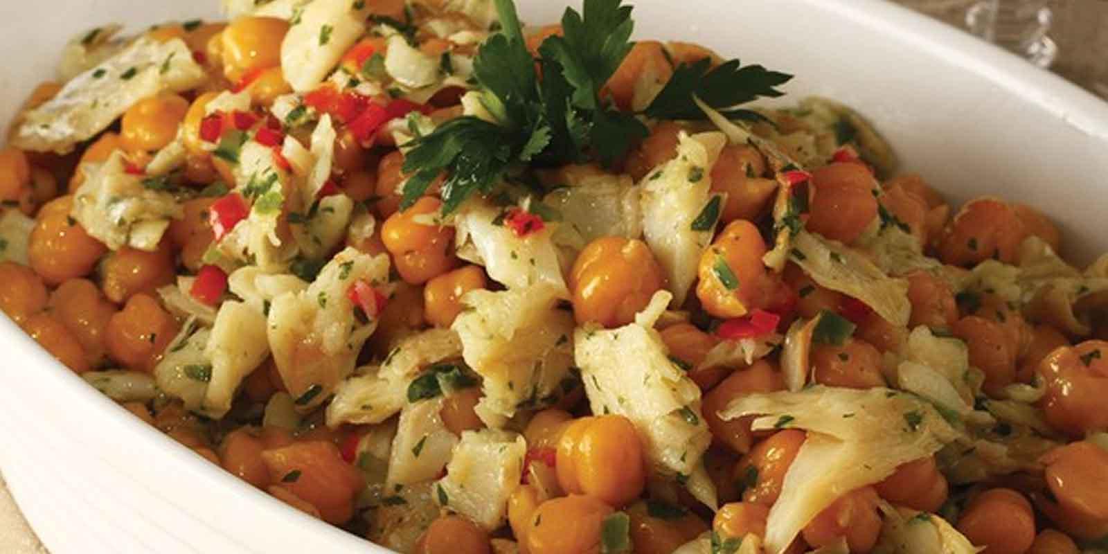 SALADA DE BACALHAU E GRÃO-DE-BICO