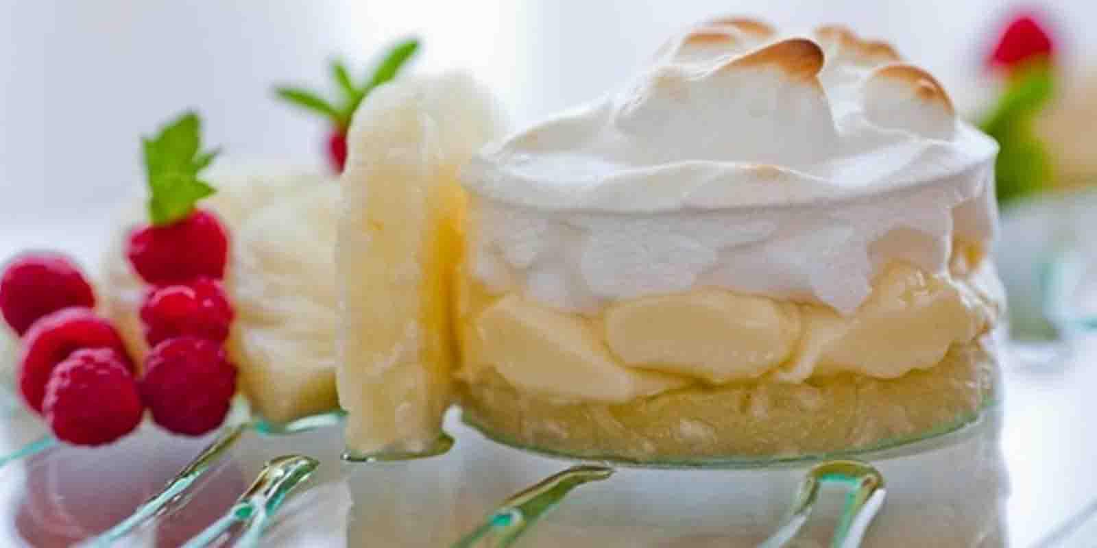 ABACAXI COM CREME DE LEITE CONDENSADO
