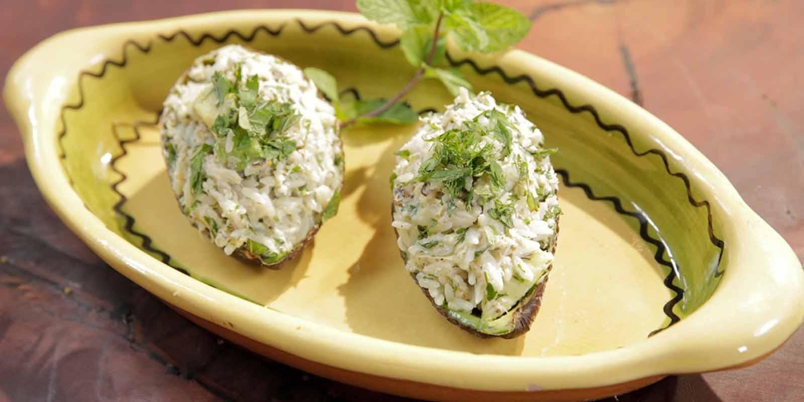SALADA DE CARNE DE CARANGUEJO E ABACATE