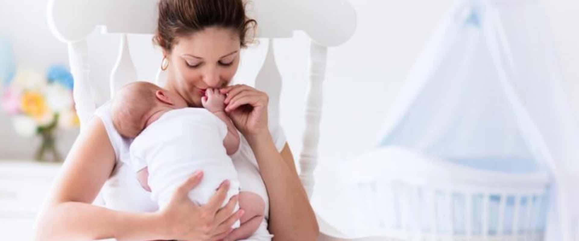 COMO PARA O SOLUÇO DO BEBÊ