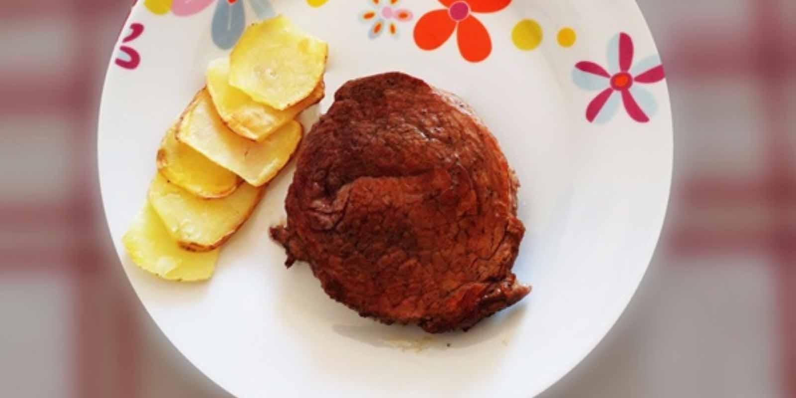 MEDALHÃO DE ALCATRA COM BATATA DOMINÓ
