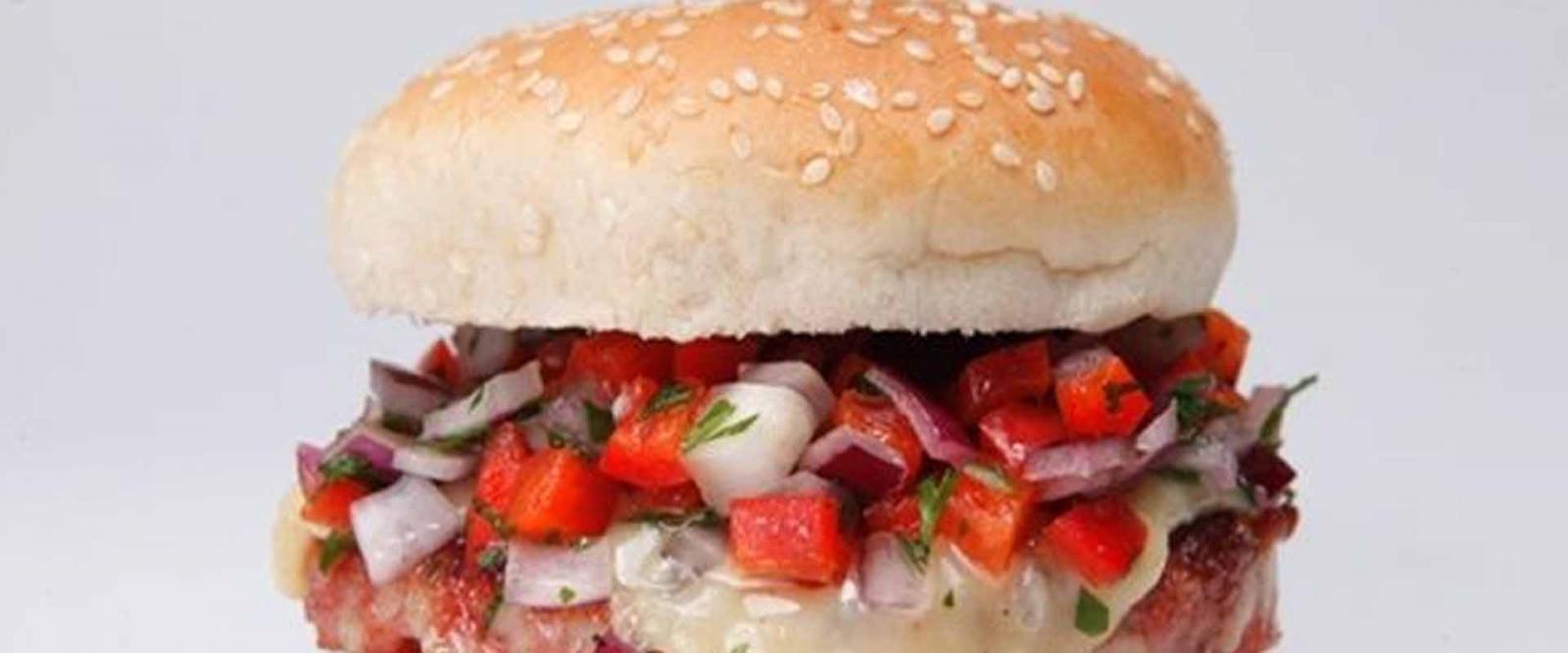 HAMBÚRGUER DE LINGUIÇA BLUMENAU