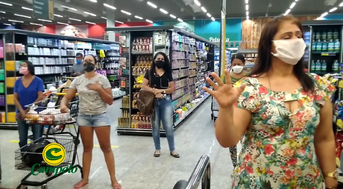 Momento de oração dentro das lojas Campelo
