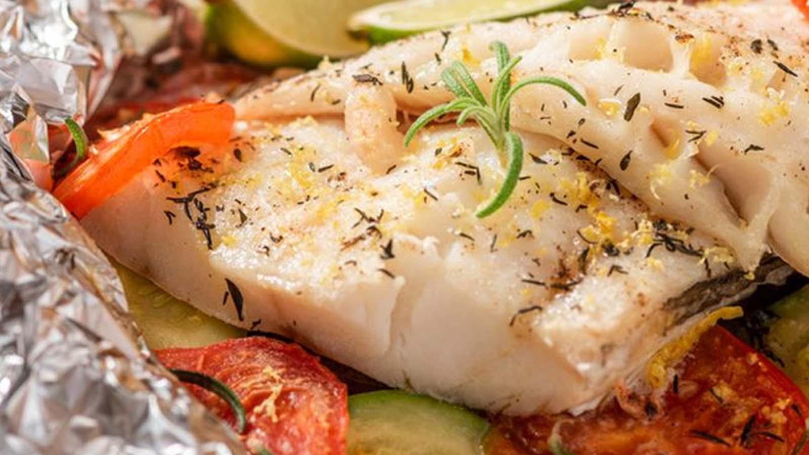 FILÉ DE PEIXE ASSADO