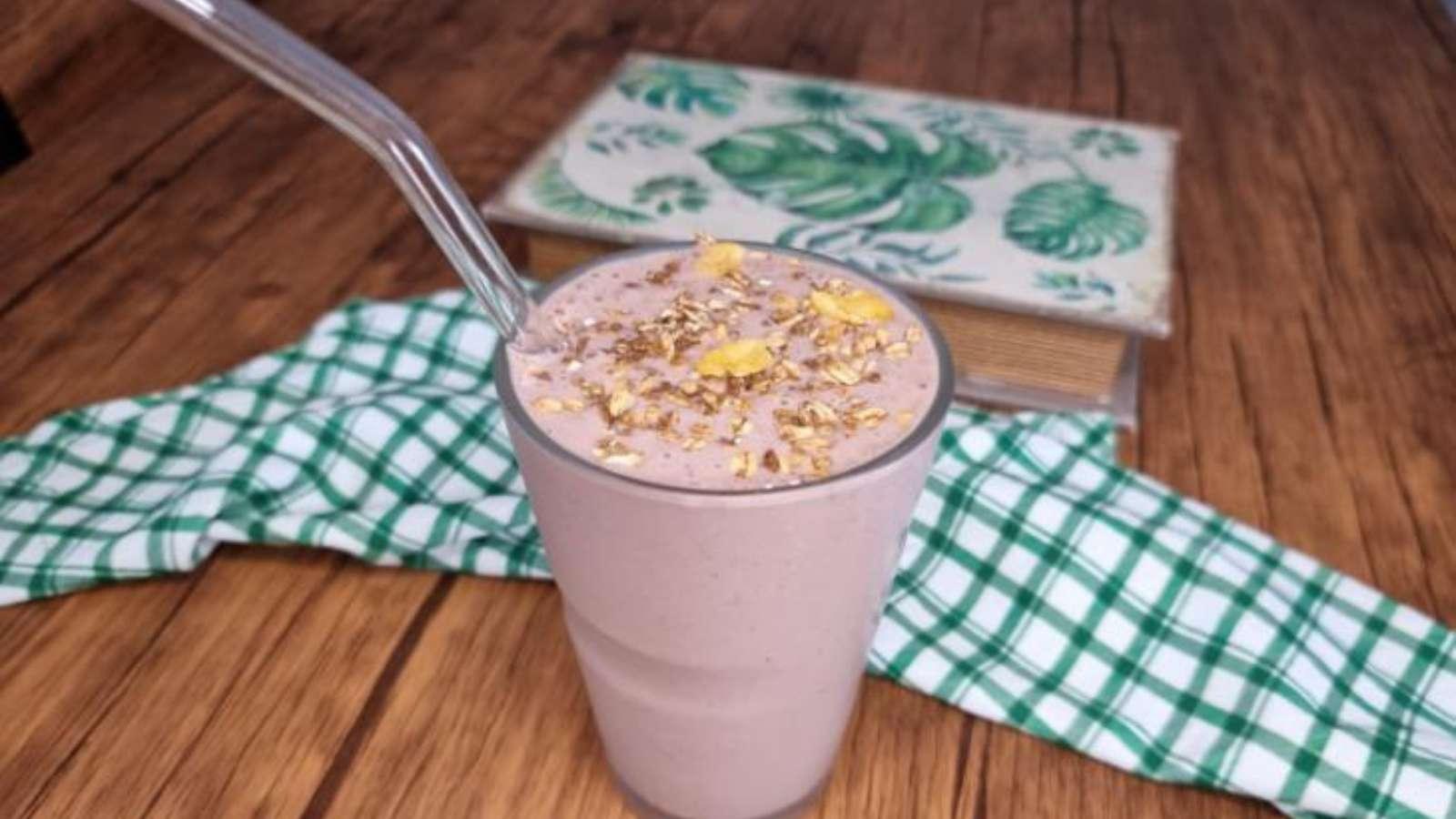 MILK-SHAKE DE AÇAÍ COM BANANA