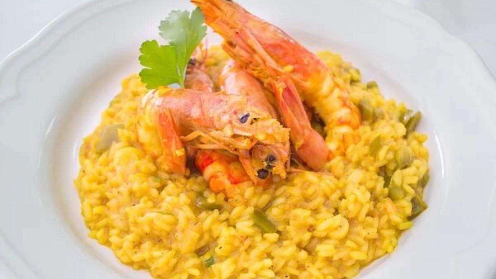ARROZ NO FORNO COM CAMARÃO
