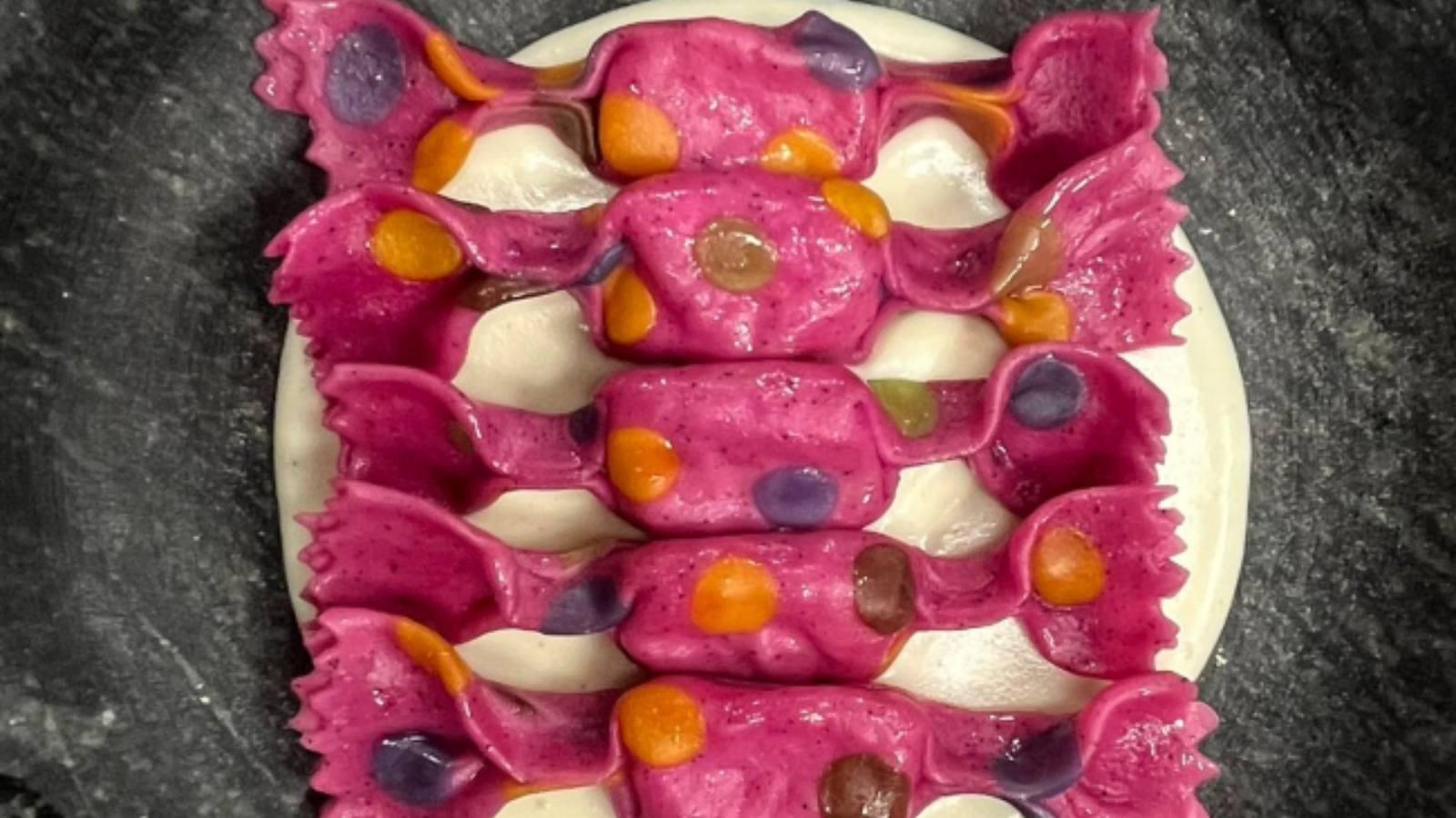 RAVIOLI COLORIDO COM MOLHO BRANCO