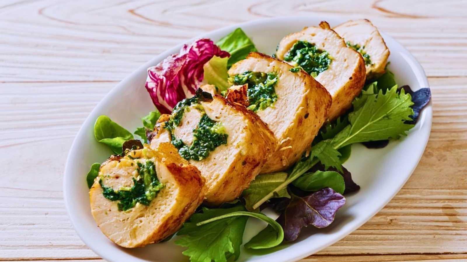 Frango Recheado com Queijo e Espinafre