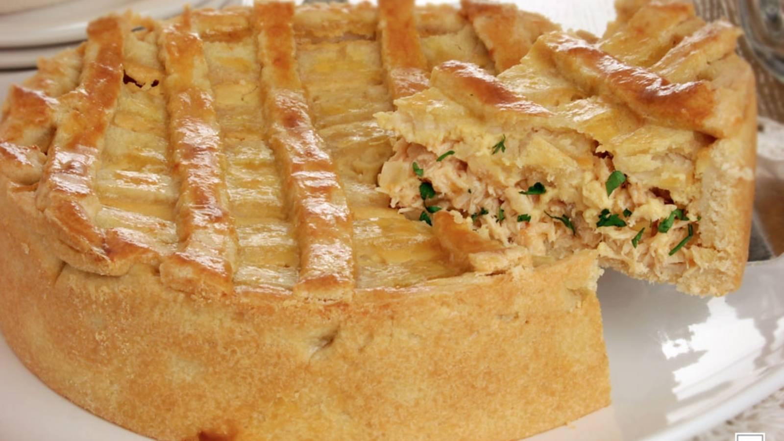 Empadão de Fricassê de Frango com Massa de Milho
