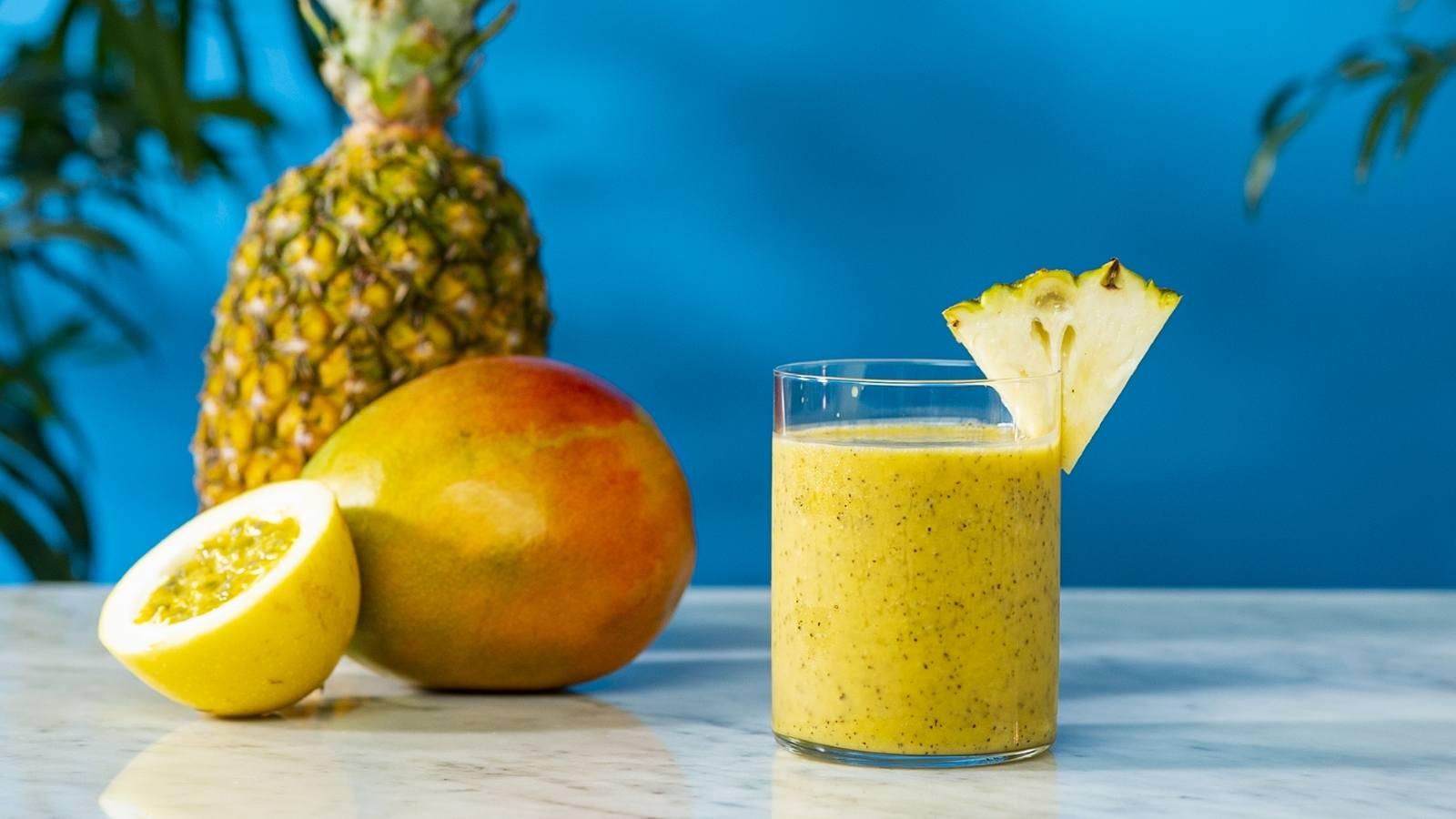 Suco Tropical Refrescante de Abacaxi, Manga e Maracujá