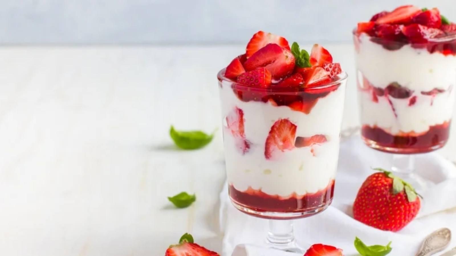 Taça Gelada de Morango com Creme de Baunilha